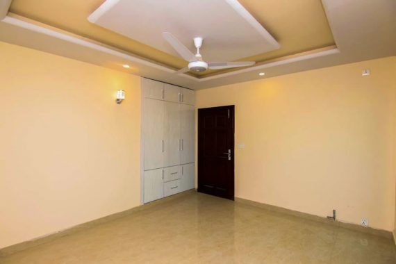 Silver Oaks F-10 Bed Room